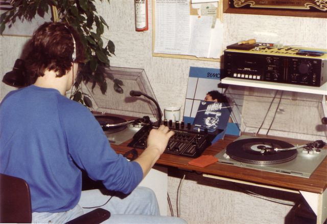 Willem v.d. Houven bezig in zijn studio

in beeld (klik to close window 