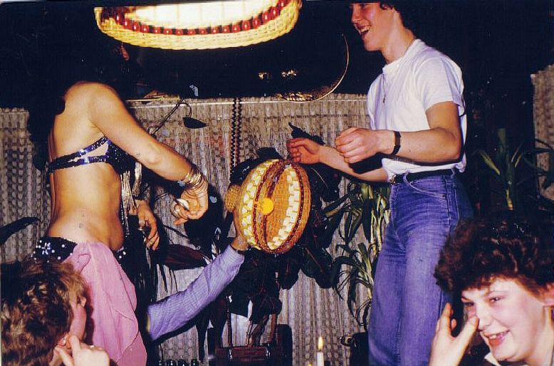 Dennis van Rijswijk in een Turks restaurant (klik to close window 
